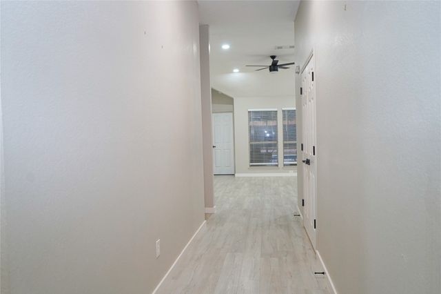 5811 Sterling Green Trail, Arlington, TX 76017