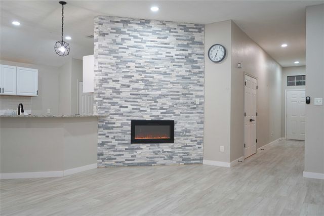 5811 Sterling Green Trail, Arlington, TX 76017