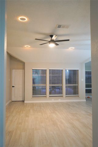 5811 Sterling Green Trail, Arlington, TX 76017