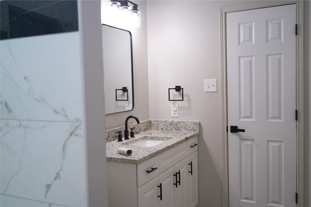 5811 Sterling Green Trail, Arlington, TX 76017