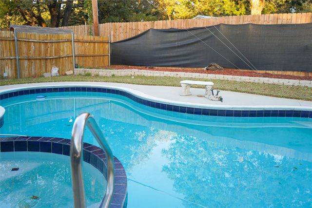 5811 Sterling Green Trail, Arlington, TX 76017