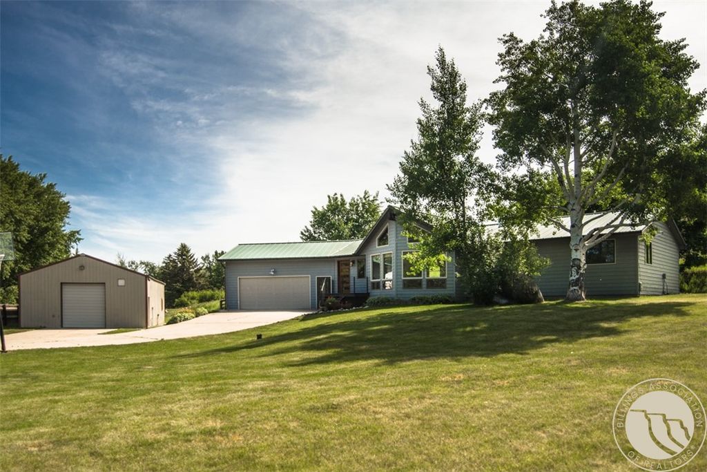 16 Clear Creek School Road, Roberts, MT 59070