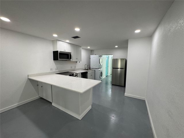 5720 13TH AVENUE N 106B, St Petersburg, FL 33710