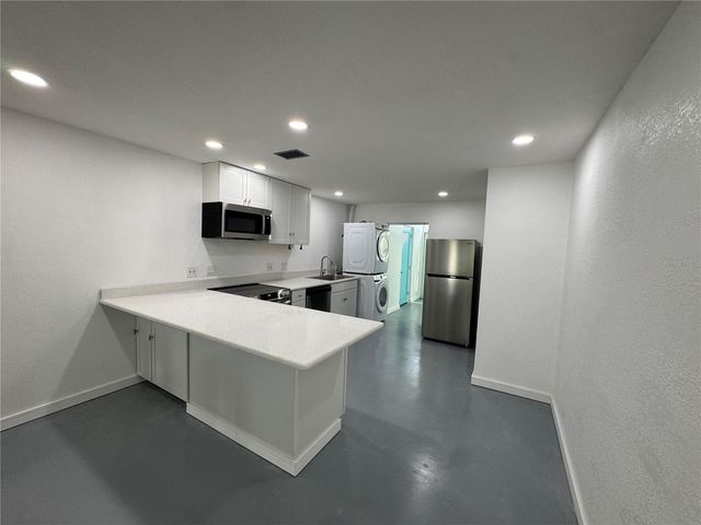 5720 13TH AVENUE N 106B, St Petersburg, FL 33710