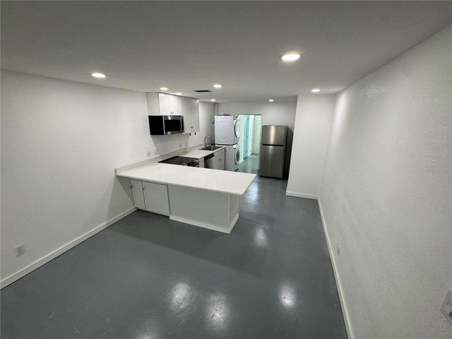 5720 13TH AVENUE N 106B, St Petersburg, FL 33710