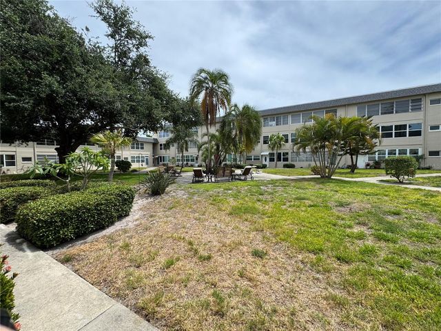 5720 13TH AVENUE N 106B, St Petersburg, FL 33710