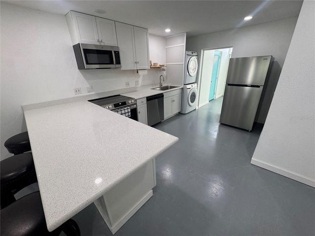 5720 13TH AVENUE N 106B, St Petersburg, FL 33710