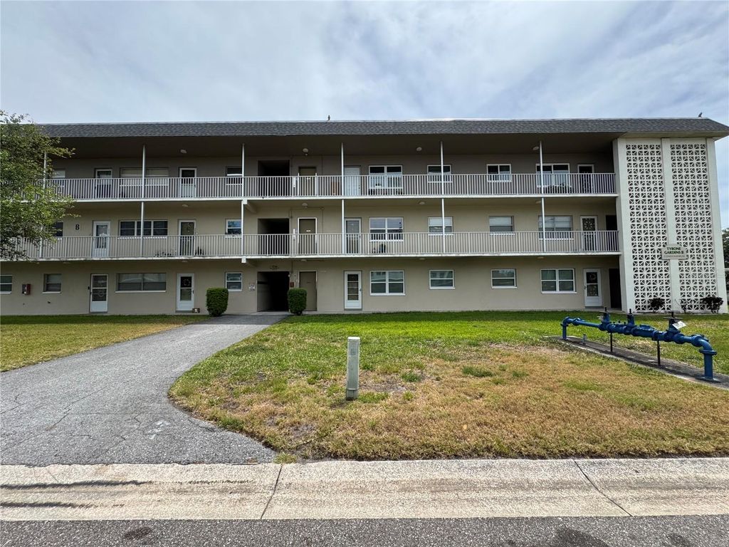 5720 13TH AVENUE N 106B, St Petersburg, FL 33710