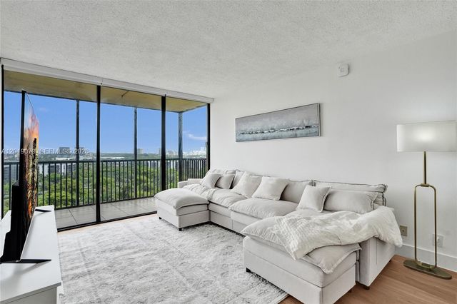 20379 W Country Club Dr 1440, Aventura, FL 33180