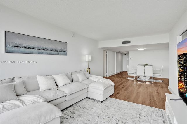 20379 W Country Club Dr 1440, Aventura, FL 33180