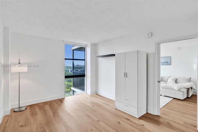 20379 W Country Club Dr 1440, Aventura, FL 33180