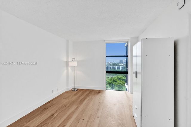 20379 W Country Club Dr 1440, Aventura, FL 33180