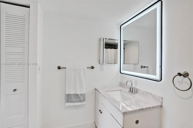 20379 W Country Club Dr 1440, Aventura, FL 33180