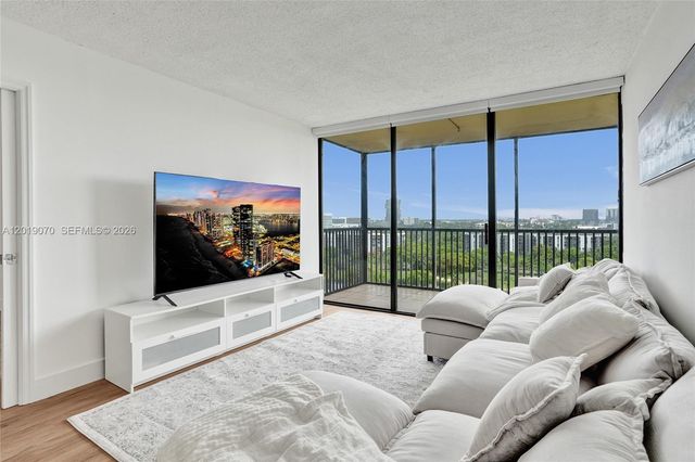 20379 W Country Club Dr 1440, Aventura, FL 33180