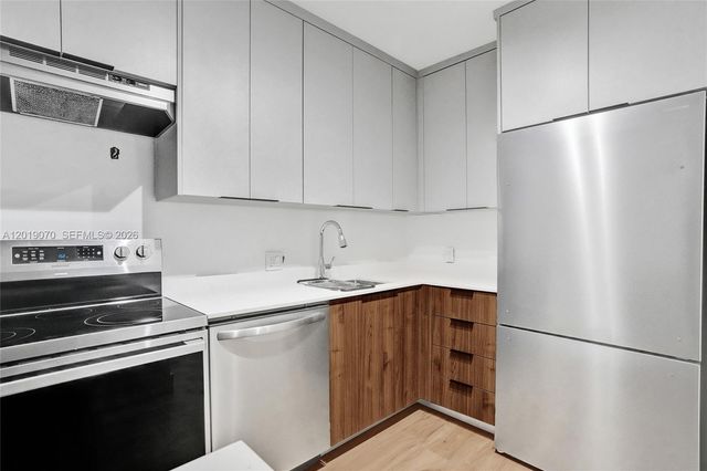 20379 W Country Club Dr 1440, Aventura, FL 33180