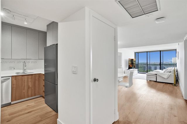 20379 W Country Club Dr 1440, Aventura, FL 33180
