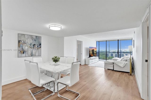 20379 W Country Club Dr 1440, Aventura, FL 33180