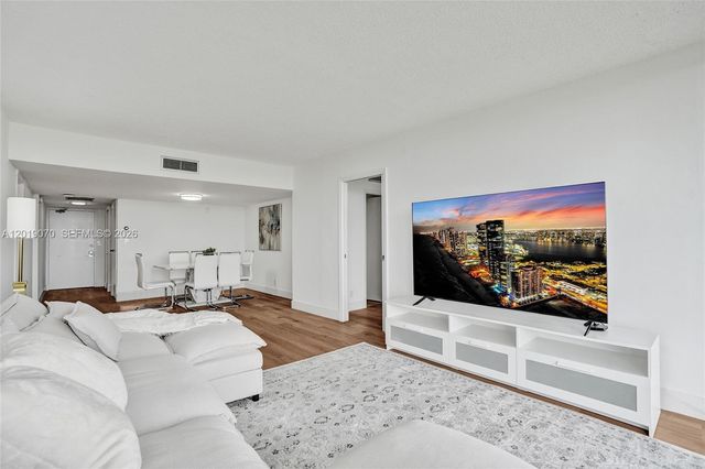 20379 W Country Club Dr 1440, Aventura, FL 33180