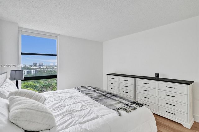 20379 W Country Club Dr 1440, Aventura, FL 33180
