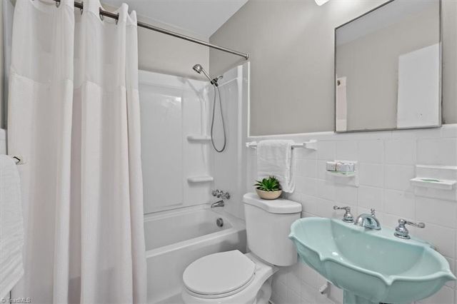 1609 Wilton Drive, Greensboro, NC 27408