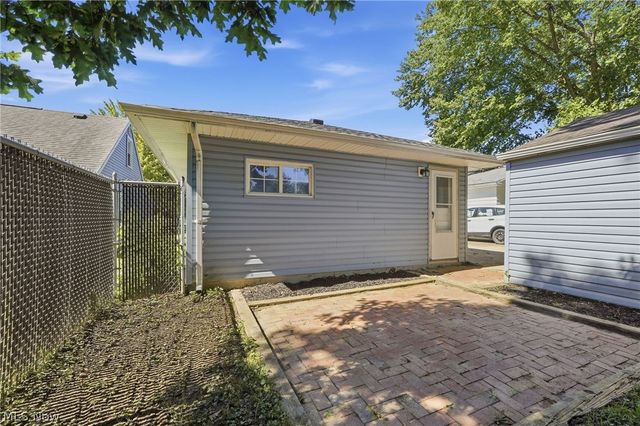 221 carnegie, Youngstown, OH 44515