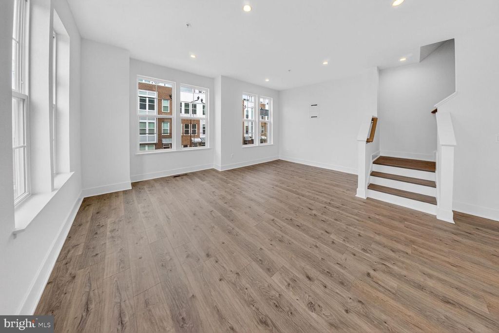 Image 10 of property listing at 2521 FARMSTEAD DR #313 CLARKE, Rockville, MD 20850