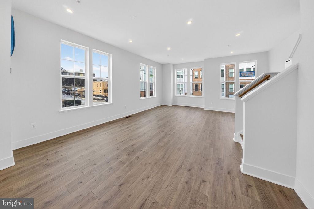 Image 11 of property listing at 2521 FARMSTEAD DR #313 CLARKE, Rockville, MD 20850