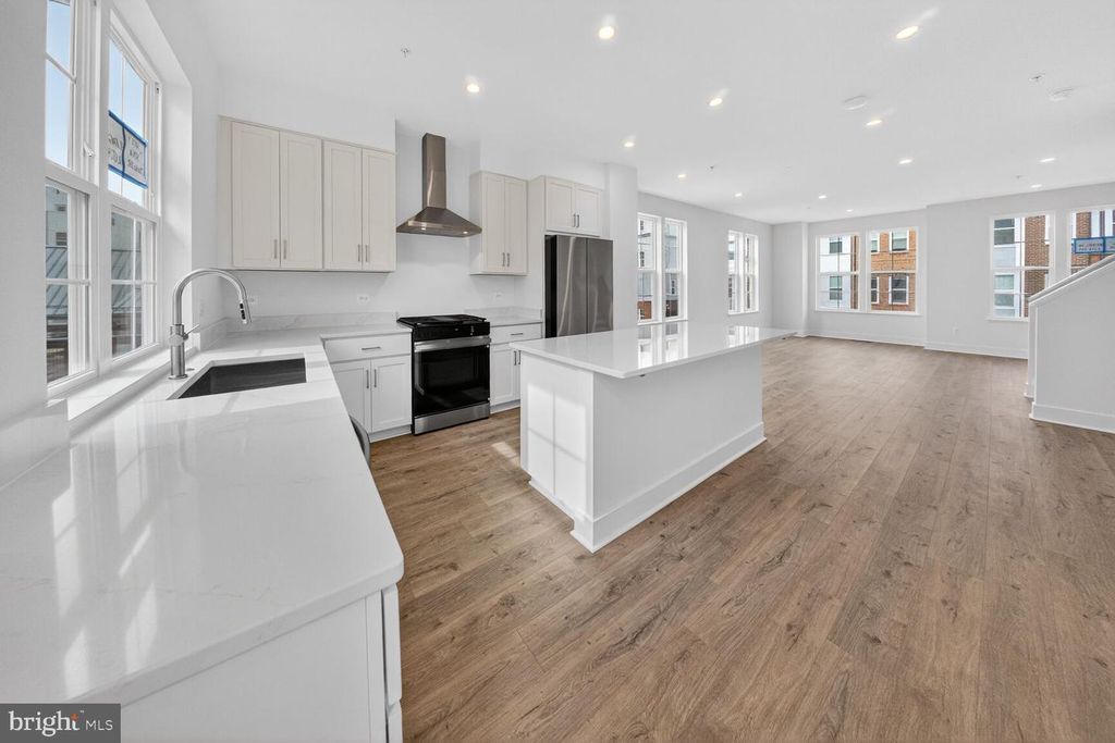 Image 12 of property listing at 2521 FARMSTEAD DR #313 CLARKE, Rockville, MD 20850