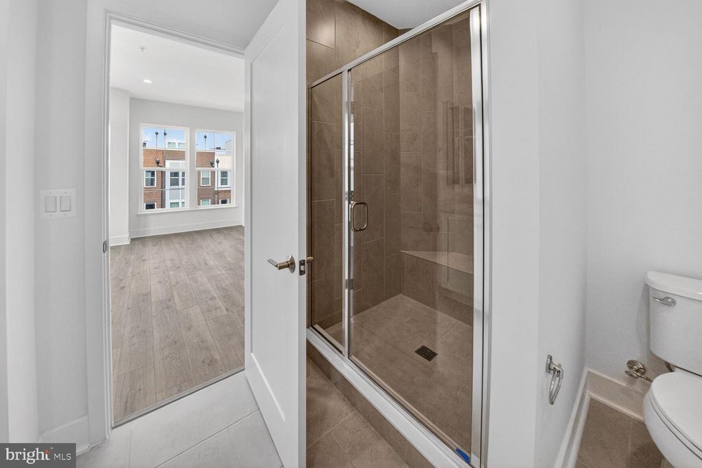 Image 19 of property listing at 2521 FARMSTEAD DR #313 CLARKE, Rockville, MD 20850