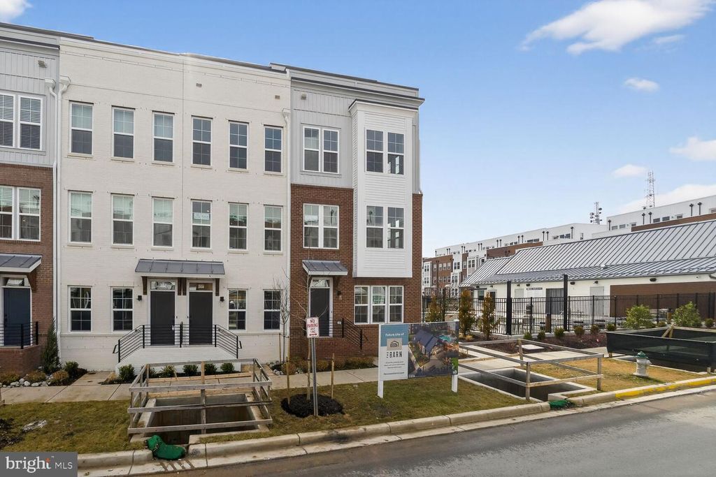 Image 2 of property listing at 2521 FARMSTEAD DR #313 CLARKE, Rockville, MD 20850