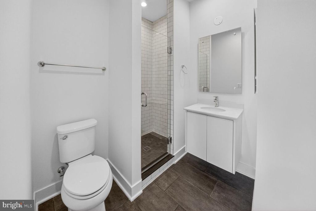 Image 24 of property listing at 2521 FARMSTEAD DR #313 CLARKE, Rockville, MD 20850