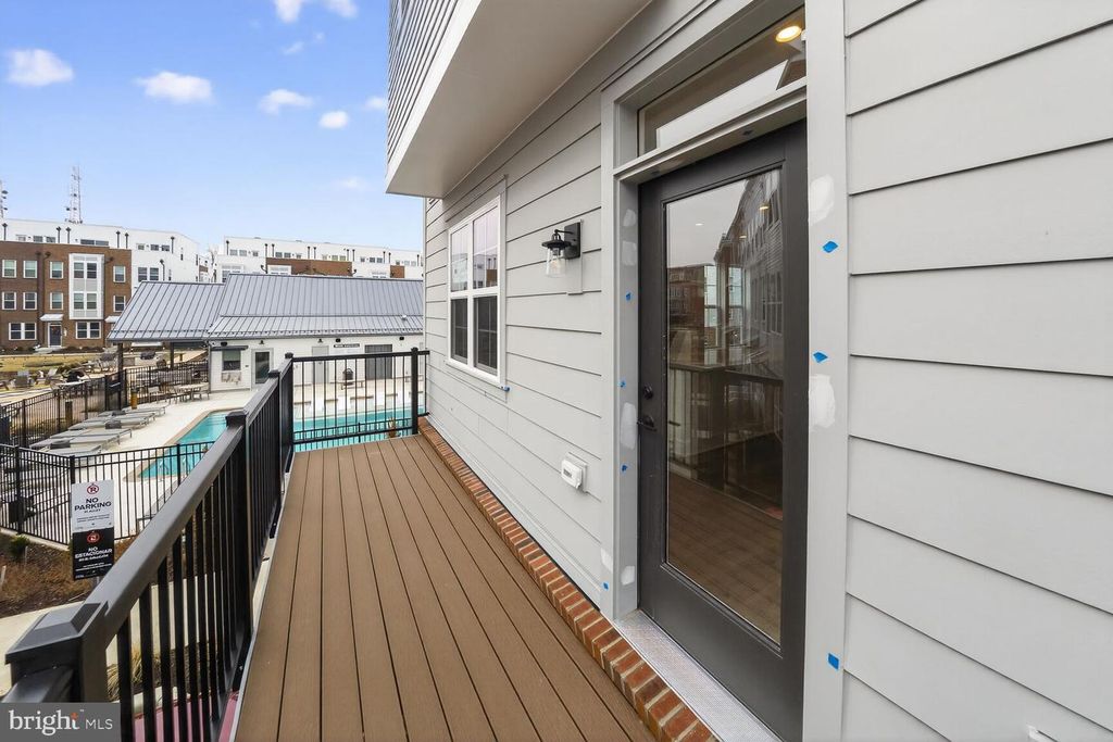 Image 27 of property listing at 2521 FARMSTEAD DR #313 CLARKE, Rockville, MD 20850