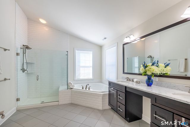 1 Wilderswood Way 1, Danbury, CT 06810