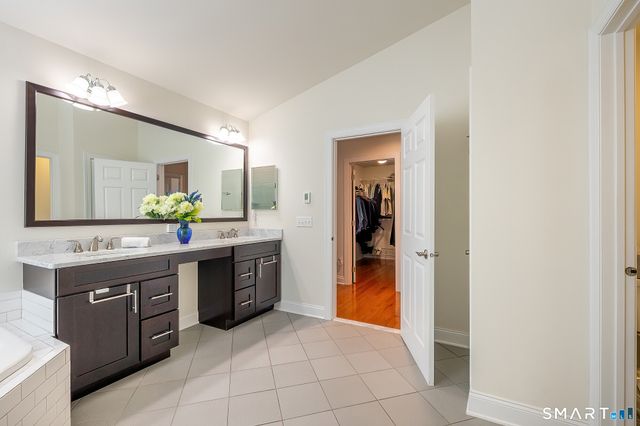 1 Wilderswood Way 1, Danbury, CT 06810