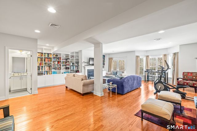 1 Wilderswood Way 1, Danbury, CT 06810