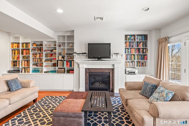 1 Wilderswood Way 1, Danbury, CT 06810