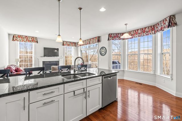 1 Wilderswood Way 1, Danbury, CT 06810