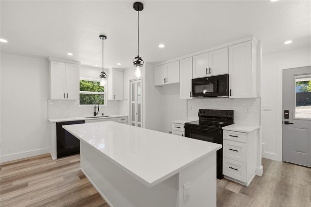 327 Boone, Alvarado, TX 76009
