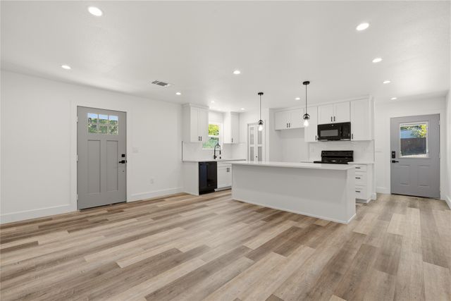 327 Boone, Alvarado, TX 76009