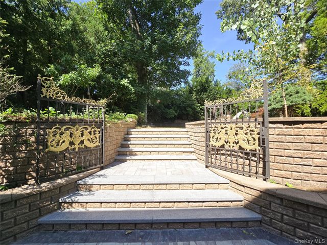 49-32 Annadale Lane, Little Neck, NY 11362