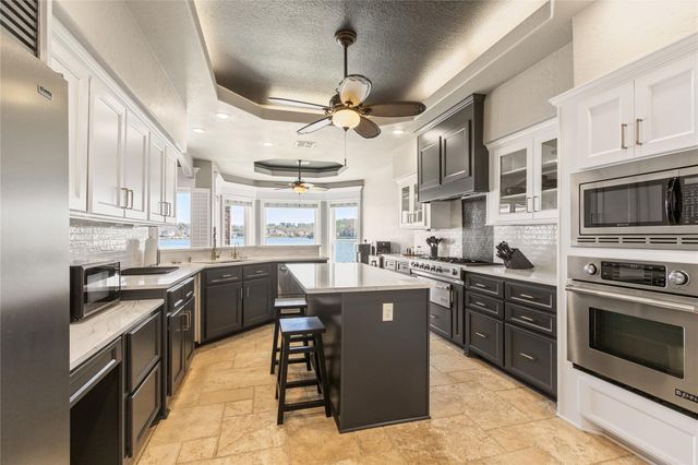 11 Villas Ways Drive, Conroe, TX 77356