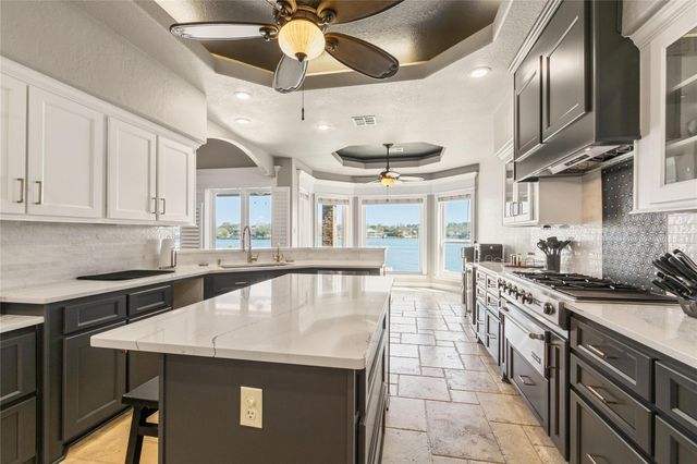 11 Villas Ways Drive, Conroe, TX 77356