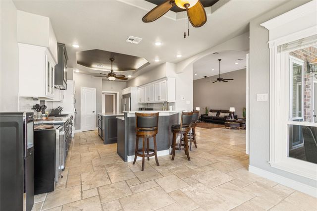 11 Villas Ways Drive, Conroe, TX 77356