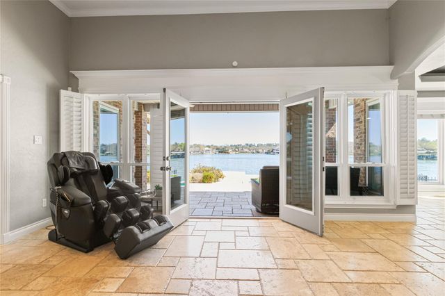 11 Villas Ways Drive, Conroe, TX 77356