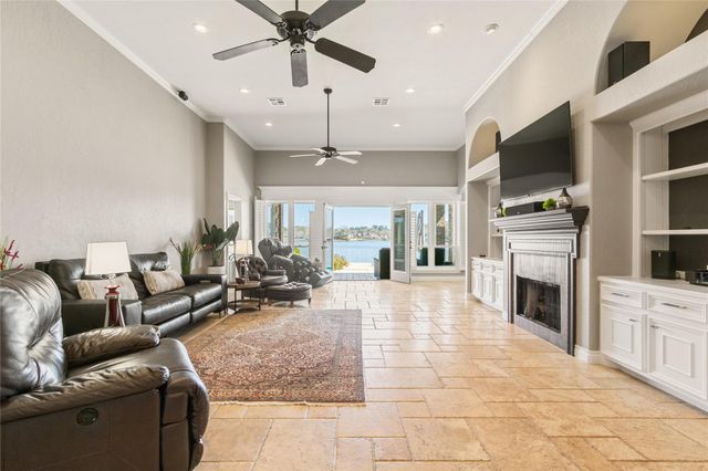 11 Villas Ways Drive, Conroe, TX 77356