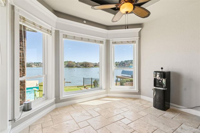 11 Villas Ways Drive, Conroe, TX 77356