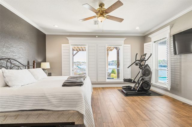 11 Villas Ways Drive, Conroe, TX 77356