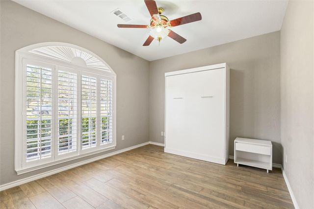 11 Villas Ways Drive, Conroe, TX 77356