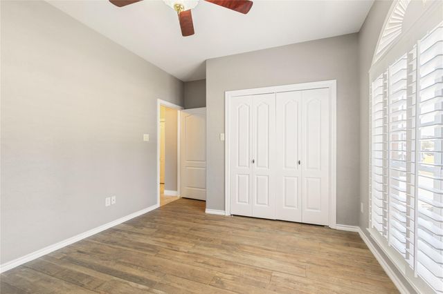 11 Villas Ways Drive, Conroe, TX 77356