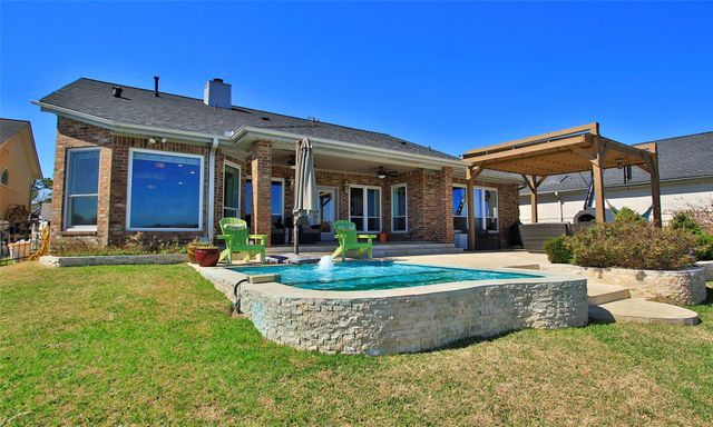 11 Villas Ways Drive, Conroe, TX 77356